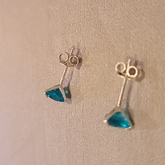 Blue heart cubic zirconia sterling silver earrings stud - Picture 3 of 4